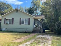 Building Photo - 1322 Oshaughnessy Ave NE