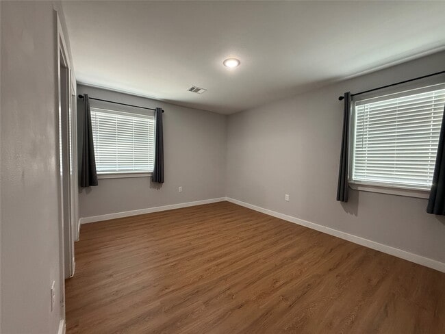 Building Photo - 6610 Haight St