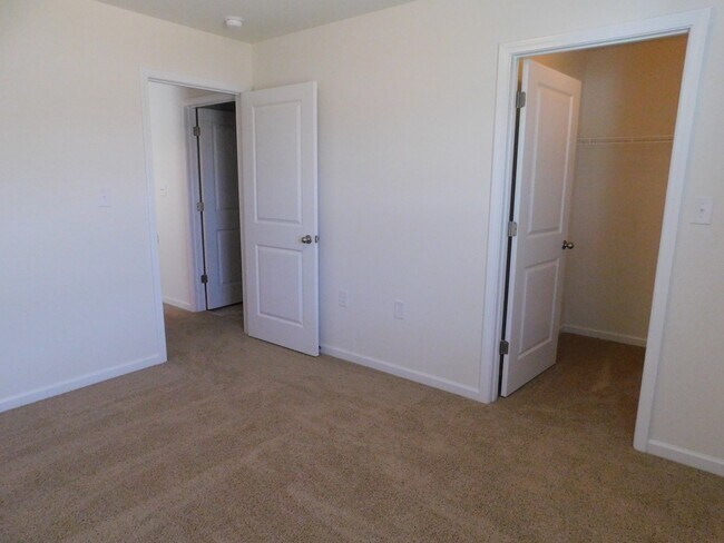 Building Photo - Brand New! 4 bed, 2.5 bath