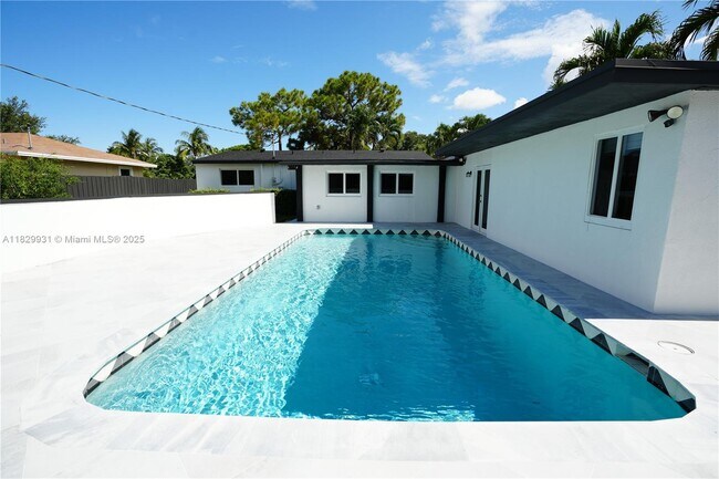 Building Photo - 2573 Conroy Dr