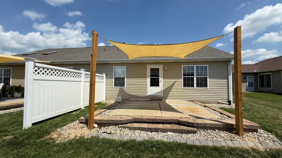 Building Photo - 213 Mueller Ln