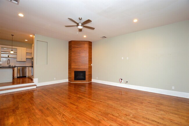 Building Photo - 1538 W 23rd St