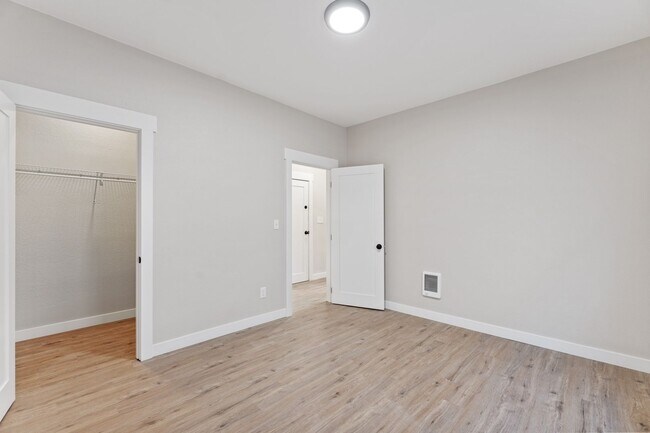Building Photo - 104 N Killingsworth St