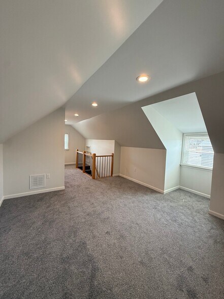 Building Photo - 46 E 2nd St