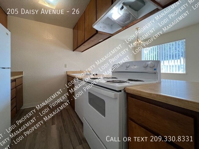 Building Photo - 205 Daisy Ave