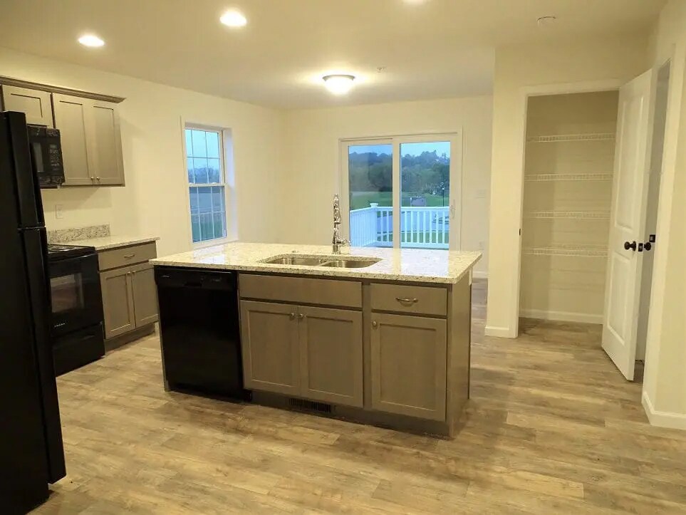 Building Photo - 2 Broken Arrow Dr