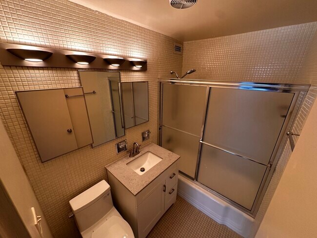 Building Photo - 4800 S Chicago Beach Dr