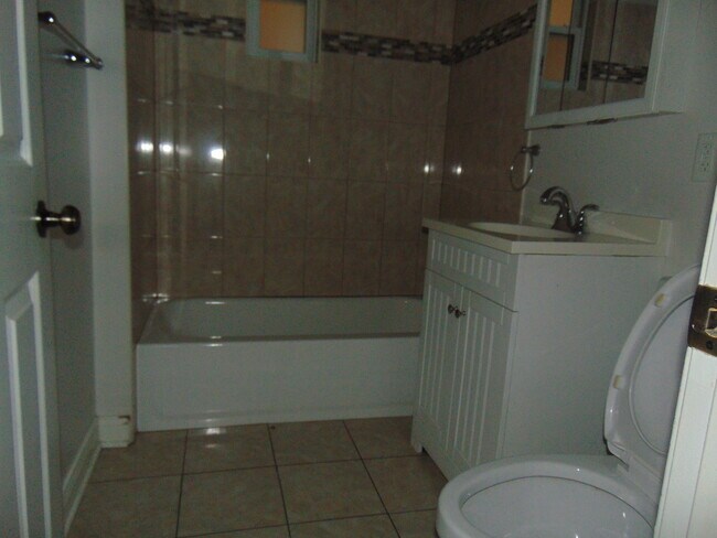 Building Photo - 5656 S May St