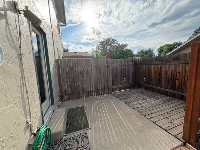 Building Photo - 3 Bed 2.5 Bath Home with 2 Car Detached Ga...