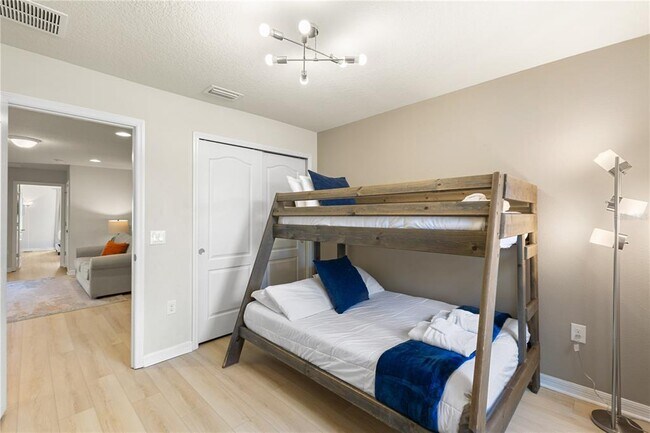 Building Photo - 1905 Majorca Dr