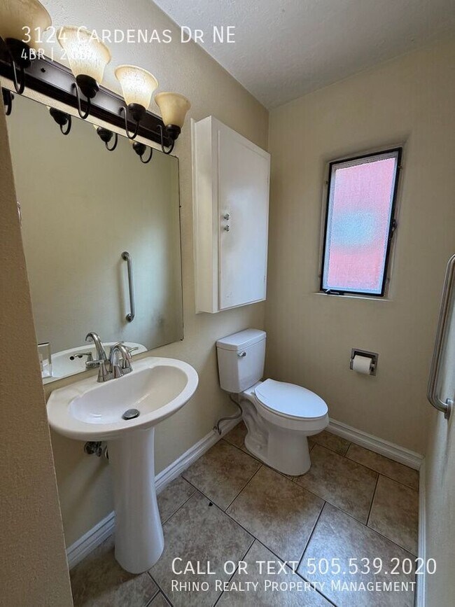 Building Photo - 3124 Cardenas Dr NE