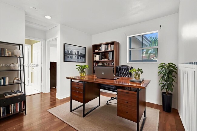 Building Photo - 1046 Satinleaf St