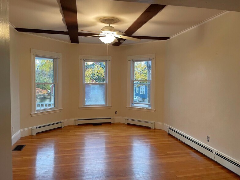 Building Photo - 578 Main St