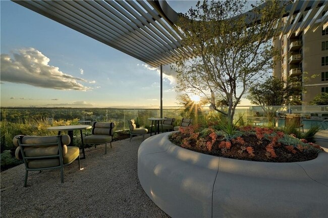 Building Photo - 44 East Ave