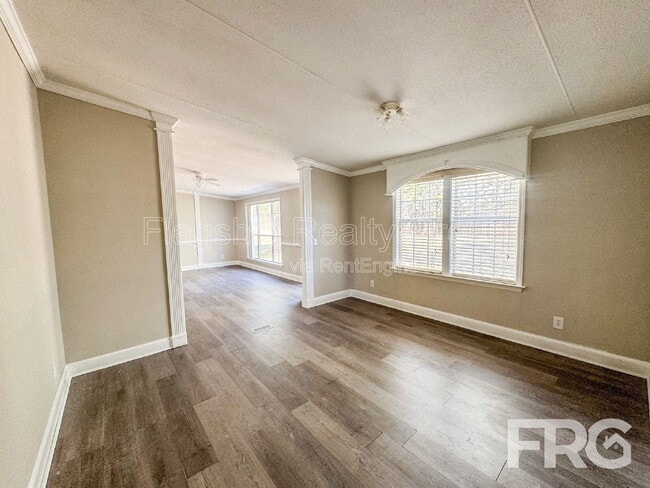 Building Photo - 2057 Oakley Rd