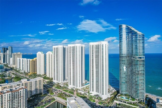 Building Photo - 15901 Collins Ave