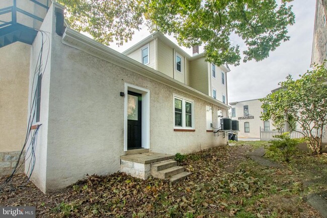 Building Photo - 5 Park Ln