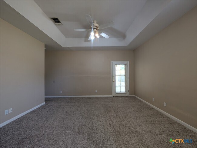 Building Photo - 947 River Rock