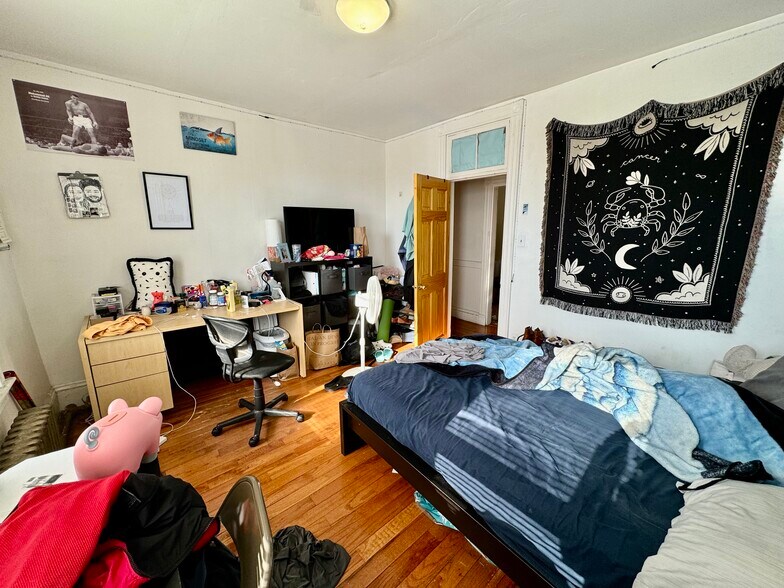 Building Photo - 872 Huntington Ave