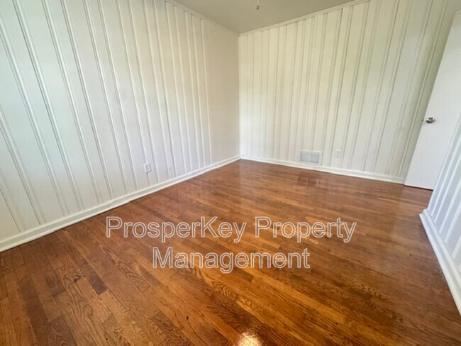 Building Photo - 340 Adelle St SE