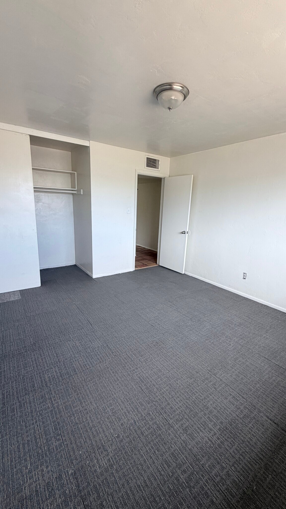 Building Photo - 1204 W 7th St