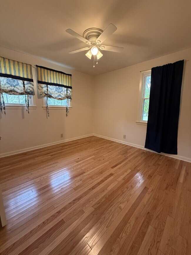 Building Photo - Modern Comforts with Granite & Hardwood Finishes!" 3 Bedroom 2 bath home.