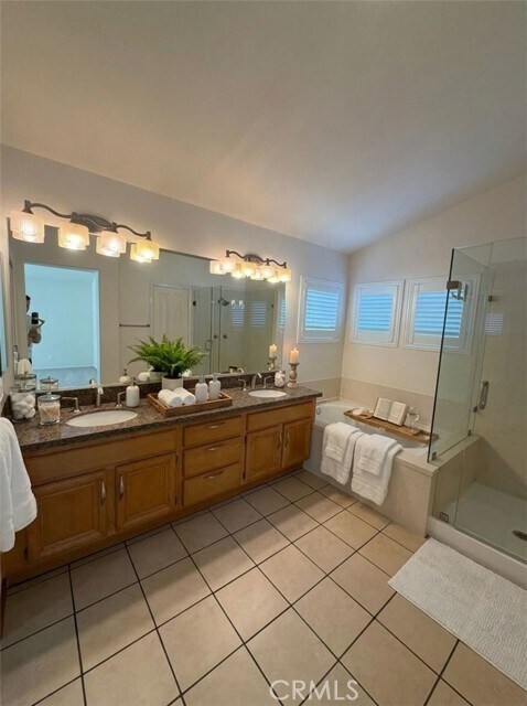 Building Photo - 17 Pastora