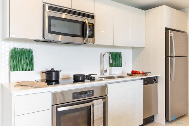 Building Photo - 2602 E Hallandale Beach Blvd
