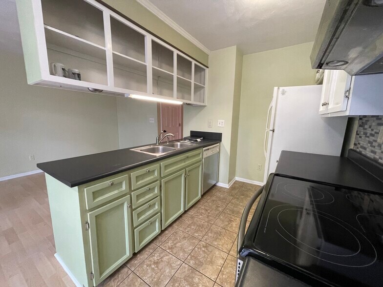 KITCHEN - 2910 Tree Swallow Rd
