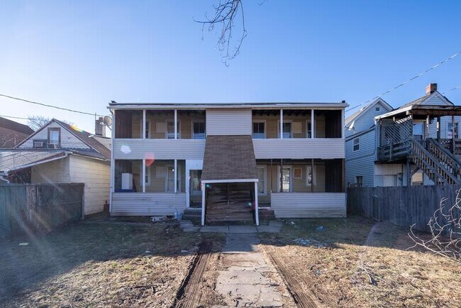 Building Photo - 428 7th Ave