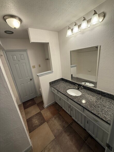 Building Photo - 254 Linda Ln