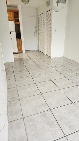 Building Photo - 9405 W Flagler St