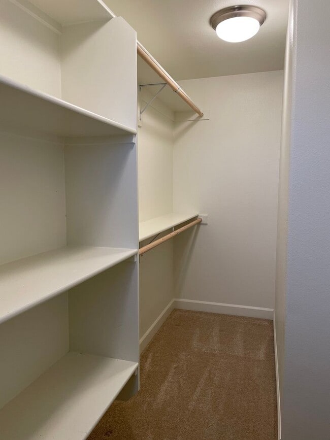 Building Photo - 1 MONTH FREE OF RENT LUXURY 4 BD TOWNHOME!...