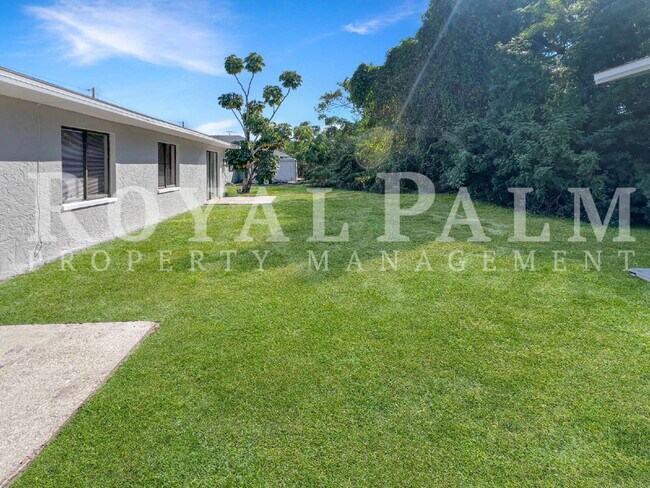 Building Photo - Cold Outside, Cozy Inside – Winter-Ready Fort Myers Renovated 3BR/2BA Duplex with a New HVAC...Yu...