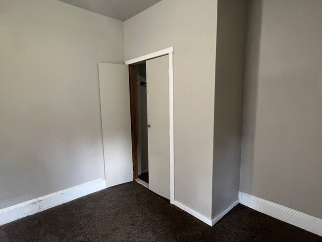 Building Photo - 519 E 9th St