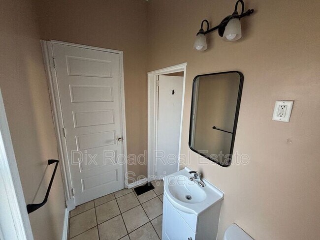 Building Photo - 8 S 1st St