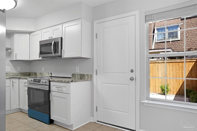 Building Photo - 2106 Schwab Ct
