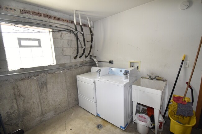 Building Photo - 2729 W 37th Pl