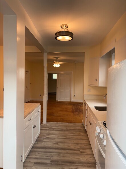 Building Photo - 14 Mechanic St