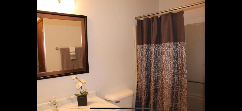 Building Photo - 1608 Creek Rd