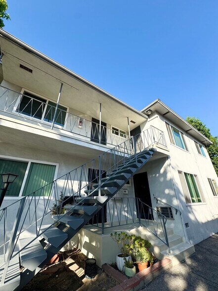 Building Photo - 446 E Cypress Ave