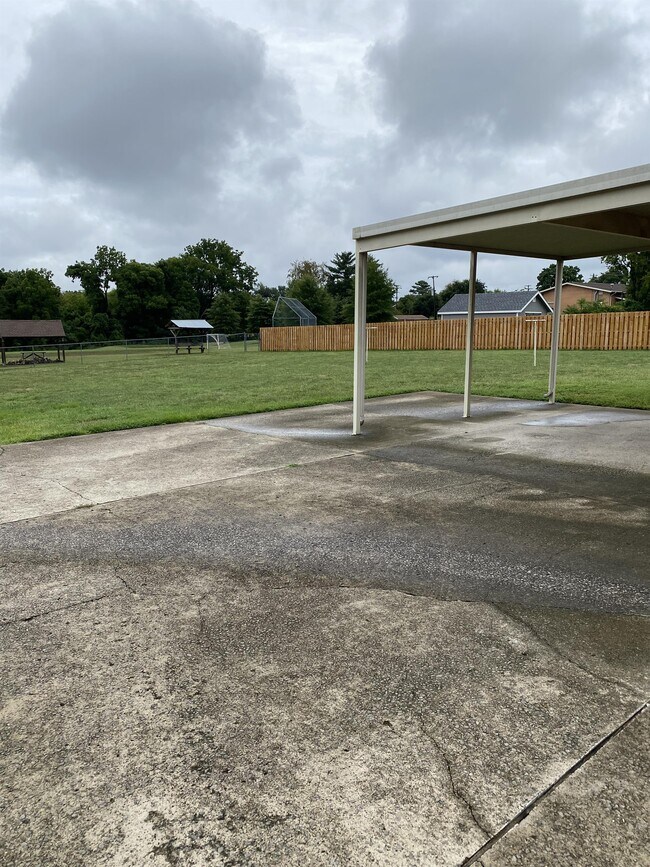 Building Photo - 4950 Hopedale Dr