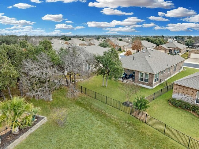 Building Photo - 704 Archer Ln