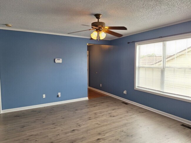 Building Photo - HOLIDAY MOVE IN SPECIAL. $500.00 OFF OF TH...
