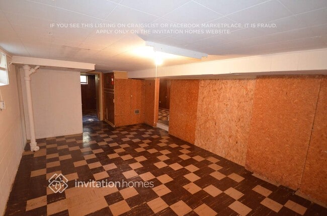 Building Photo - 4240 6th St NE