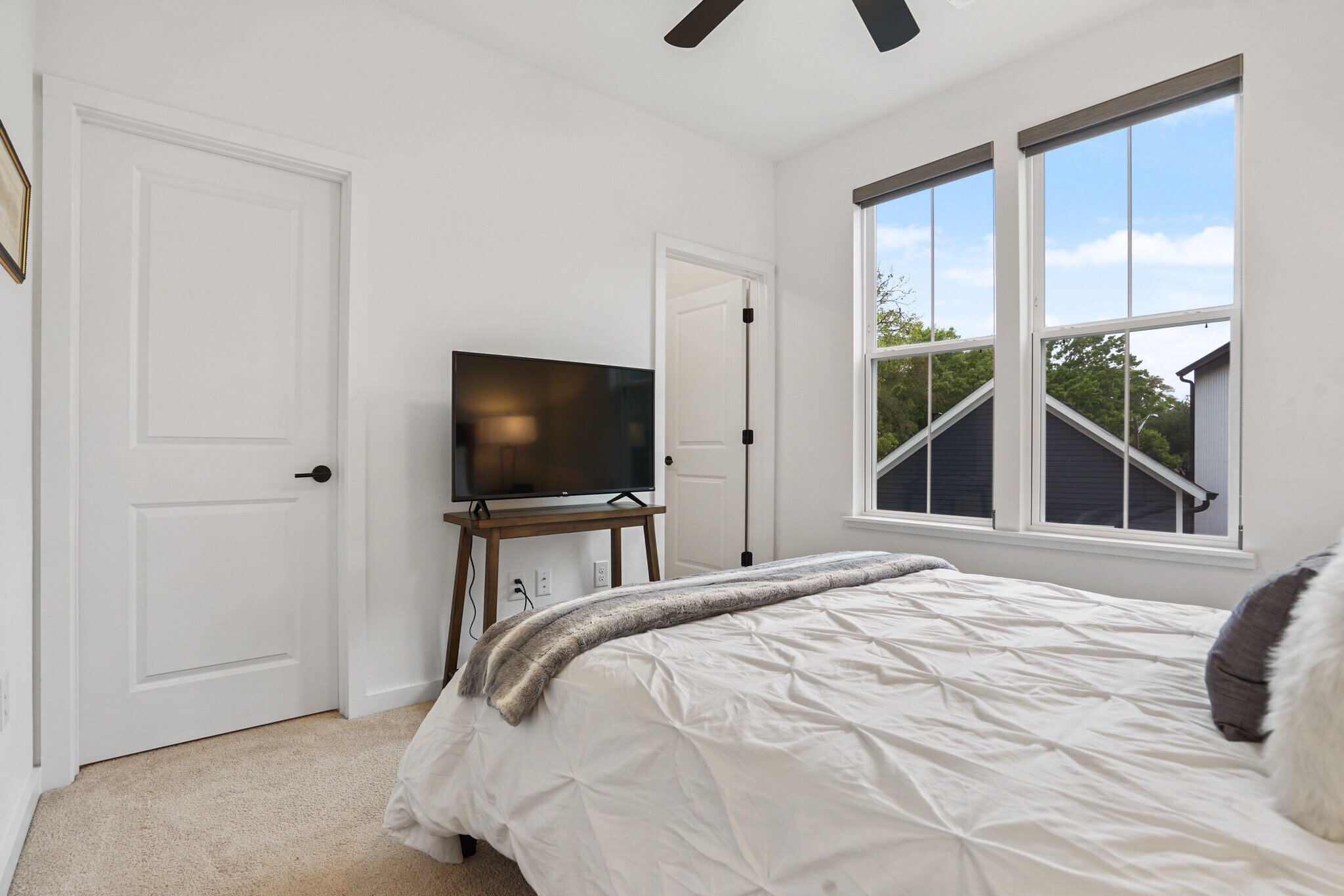 Building Photo - 3809 Valley View Rd