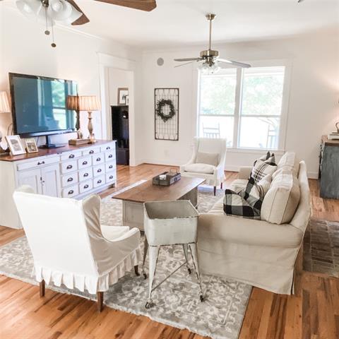 Building Photo - 581 Country Club Rd