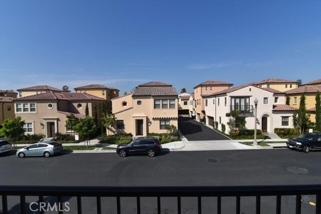 Building Photo - 84 Painted Trellis