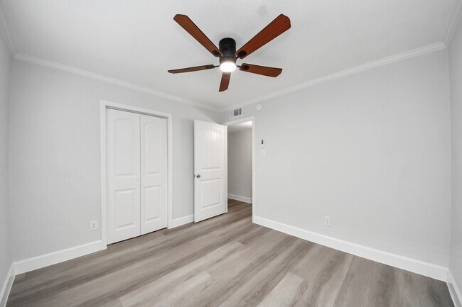 Building Photo - 5542 Holly St