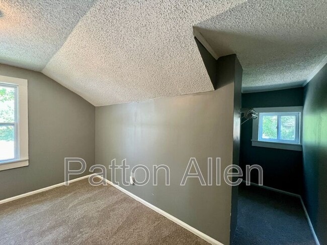 Building Photo - 15 Woodbine Rd